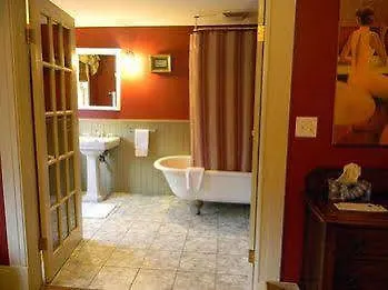 Abbeymoore Manor Victoria Bed & Breakfast