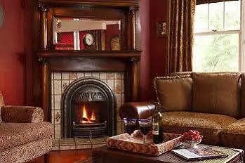 Abbeymoore Manor Victoria Bed & Breakfast