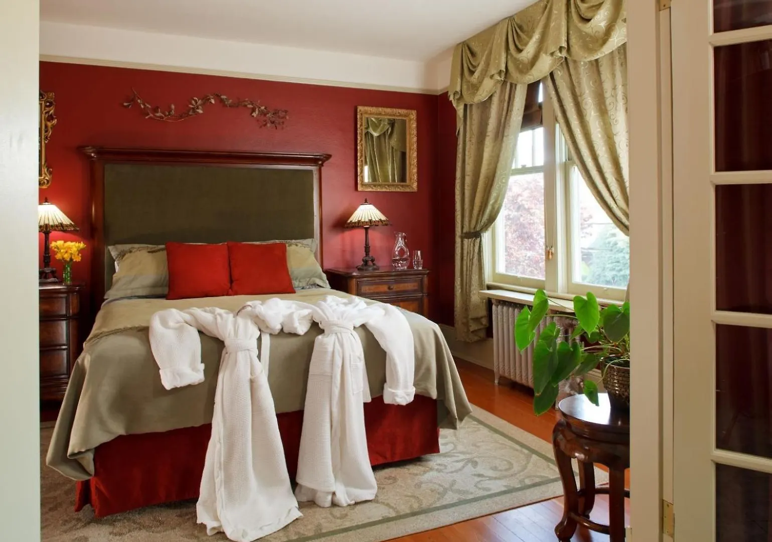 Abbeymoore Manor Victoria Bed & Breakfast
